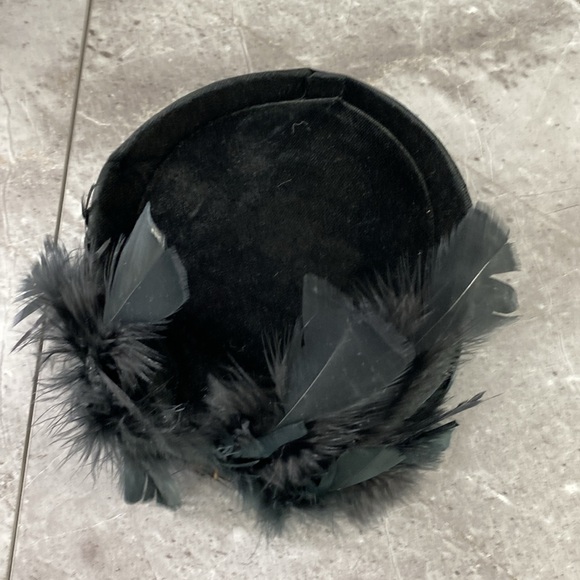 Vintage Pill Box Hat Feathers Black‎ Velvet Fascinator Formal Head Piece 22” - Picture 10 of 11